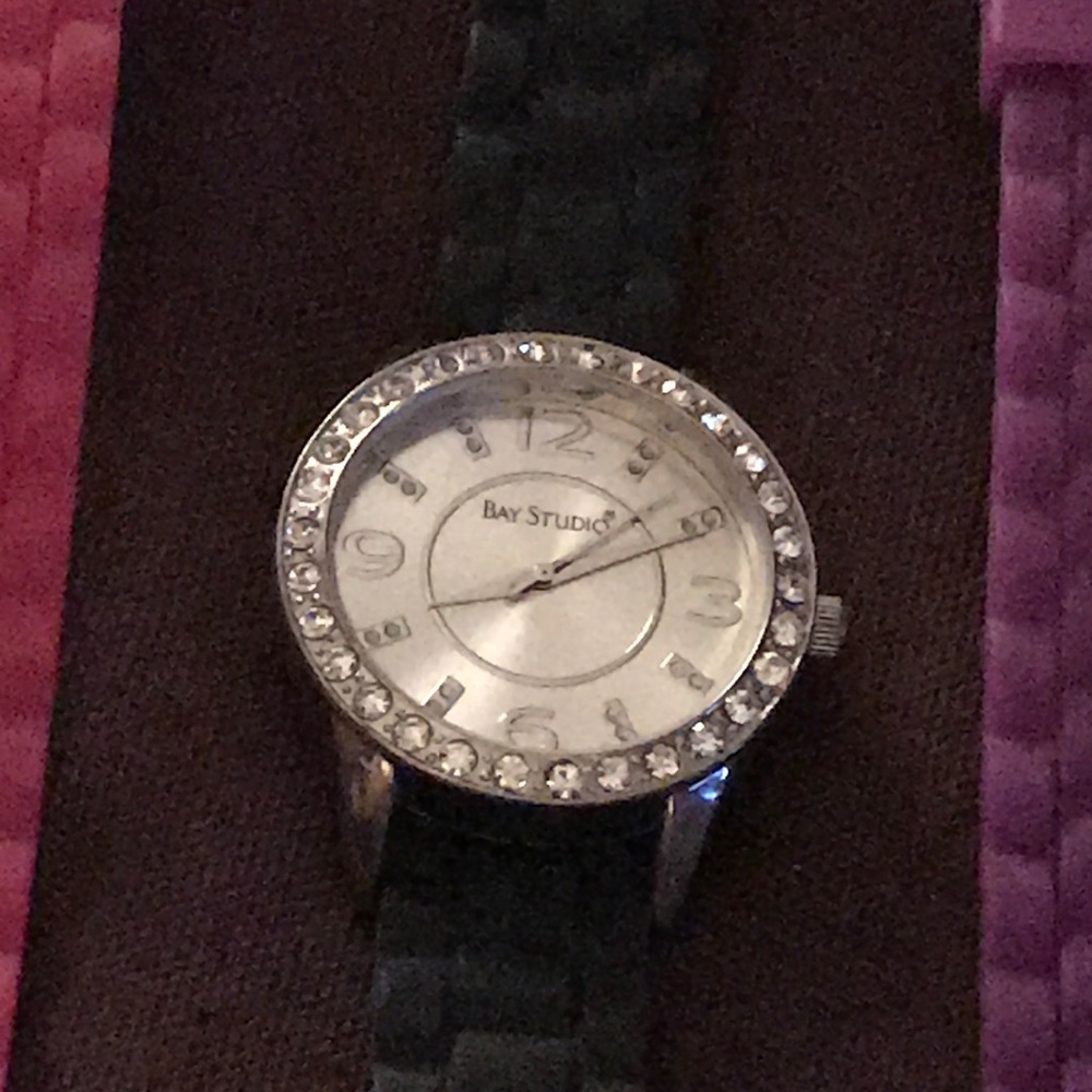 Watch With Interchangeable Bands - image 3